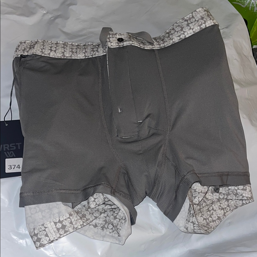 VRST Men's 5" Resort Short in White/Silver Stamped Geo print - Picture 4 of 5